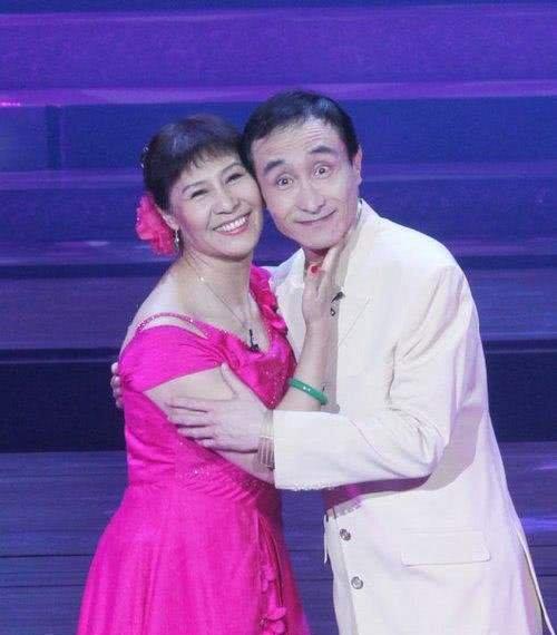 连续登上春晚24年现已7年无缘春晚,连登春晚8年走红后却回归家庭