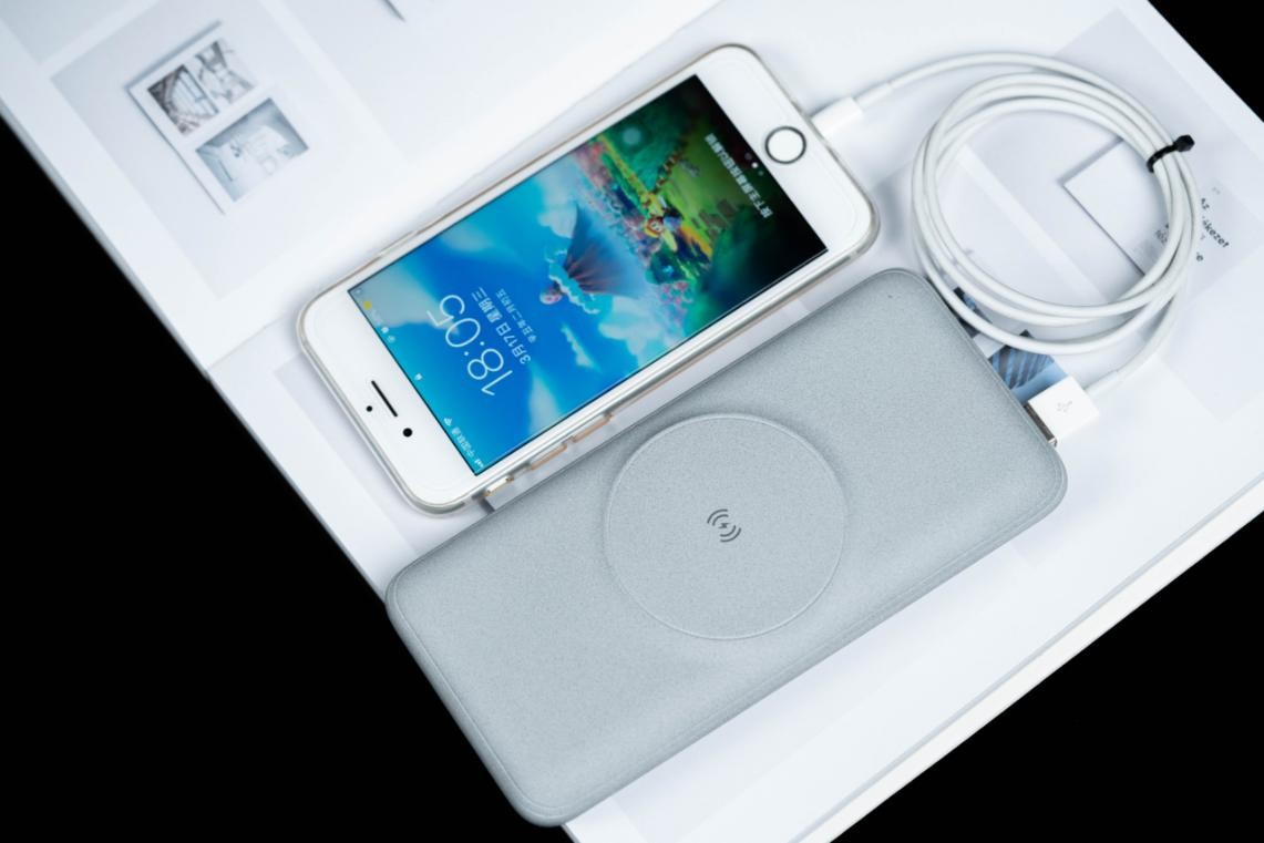 iphone12promax充电宝快充,iphone12pro磁吸无线充电宝评测