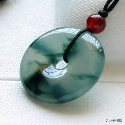 翡翠湖水绿与湖水蓝是什么颜色,翡翠老坑绿是什么颜色