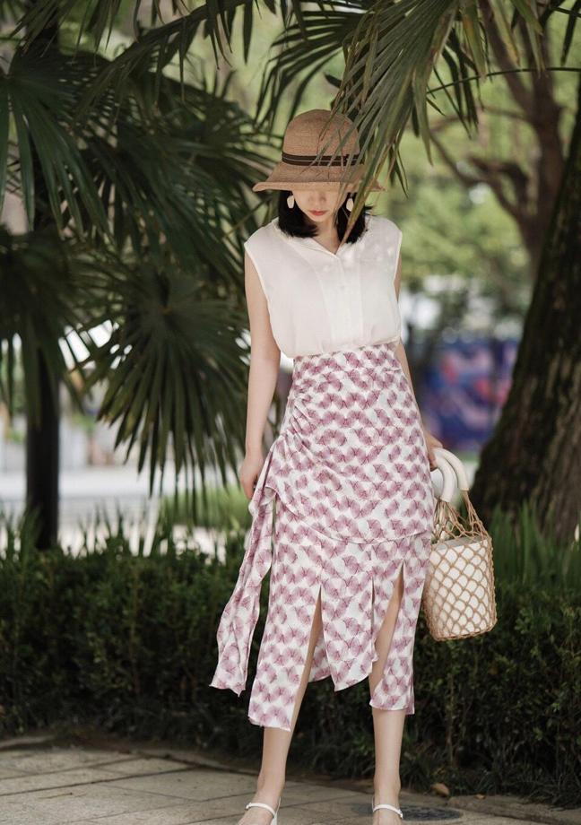 显瘦雪纺衫搭半裙,今年最火的雪纺衫半裙