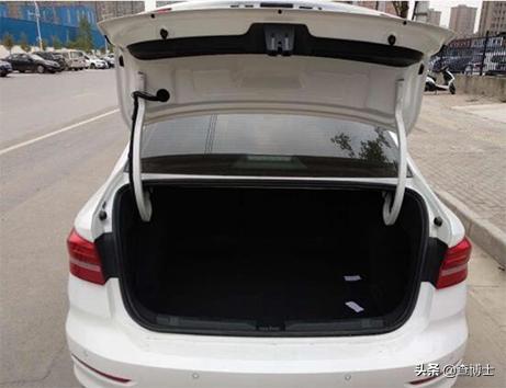 二手车静态检测十三个步骤,二手车检测小知识之汽车尾部