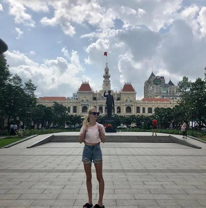 空姐失业后去超市打工，一条抖音视频火了！这是现在最好的活法？