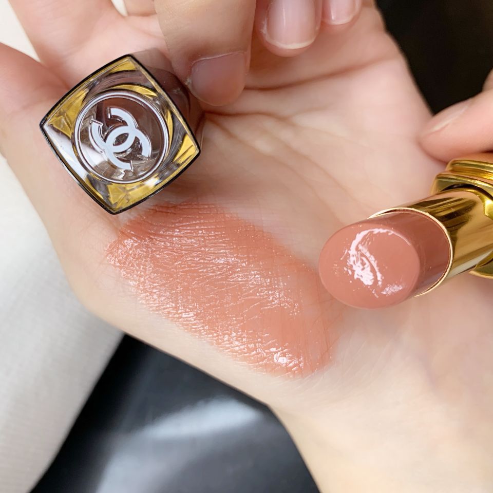 香奈儿2019夏季全新限量彩妆来了，快来get同款法式温柔妆容
