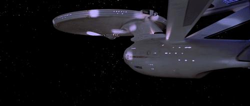 直男什么都可以凑合，但他的电脑必须发光