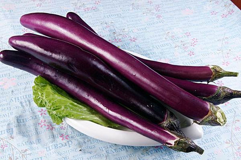 如何判断打激素的茄子 (红皮茄子与青皮茄子有区别吗)