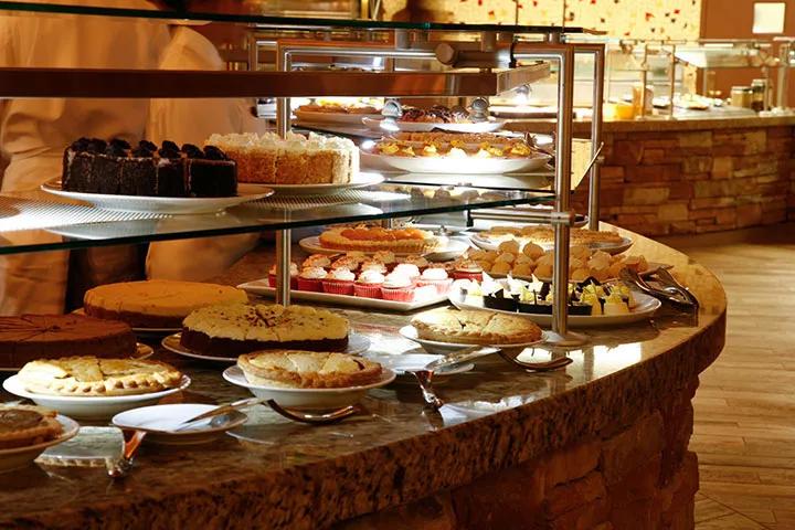 带小宝宝吃自助餐,关于吃自助餐的英语表达