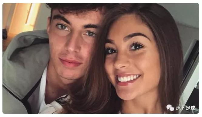 足球最深情的球员女友,足球运动员与球迷的暖心时刻