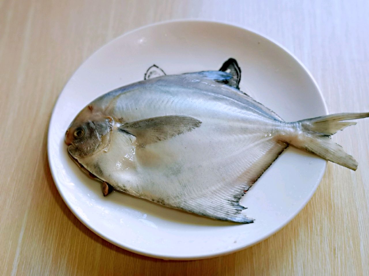 铁板金鲳鱼的正确吃法,孜然烤金鲳鱼好吃吗