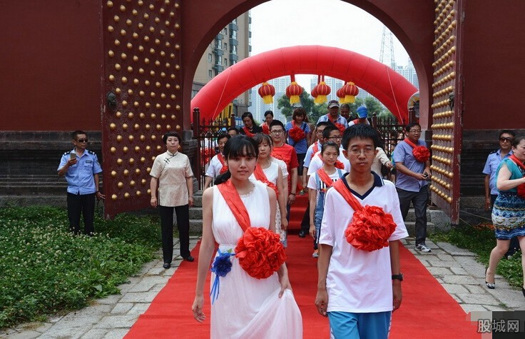 成绩好的学生就一定是好学生吗,成绩特别好的学生是努力还是聪明