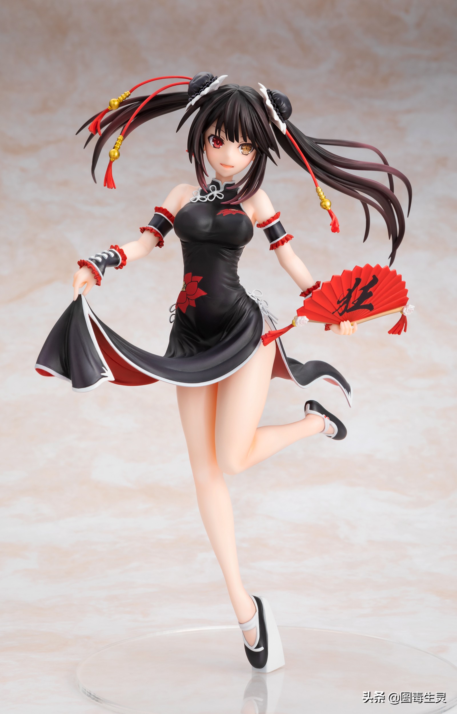 手持狂字折扇身穿黑红旗袍-时崎狂三爆乳中华娘造型手办