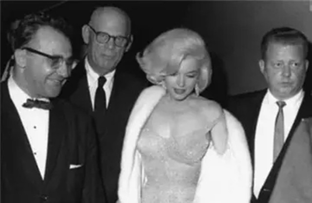 日本医生解剖梦露尸体，声称：心脏和肝脏都没有异常，非常干净