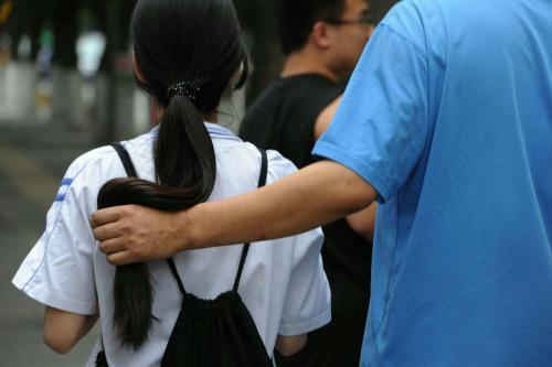 高三女生还是处女，却挤出了“母乳”，医院的检查结果让妈妈落泪