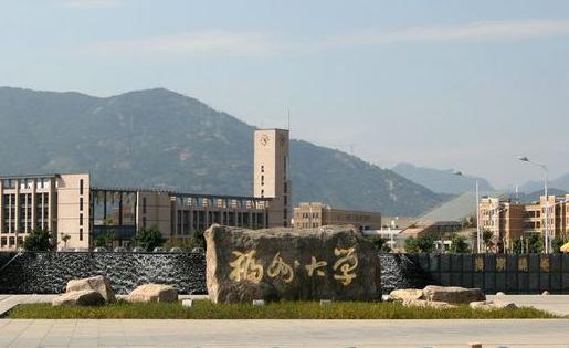 福建本科院校的校门都是怎么样的?华侨大学的最壮观