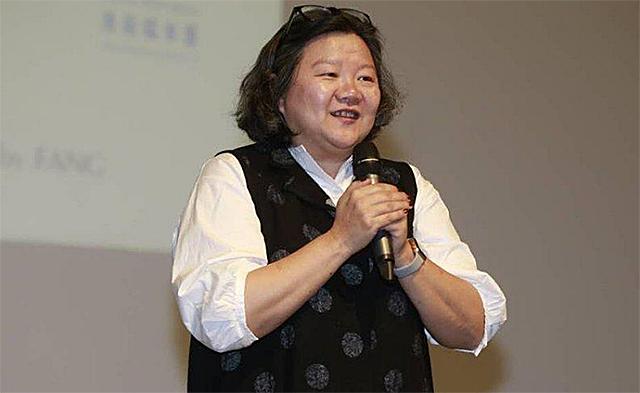 记者：作为名门闺秀，想过活成母亲那样吗？洪晃：这称呼是骂我吧