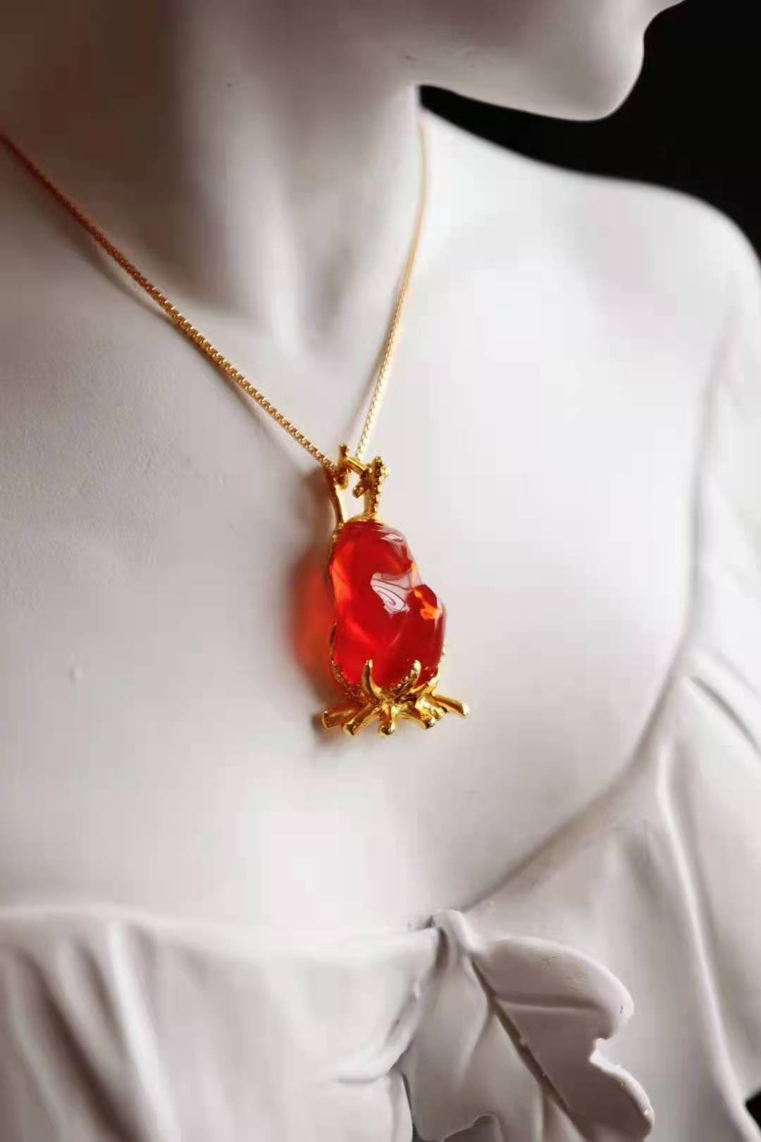 欧泊是什么宝石价格多少,欧泊是贵重宝石吗