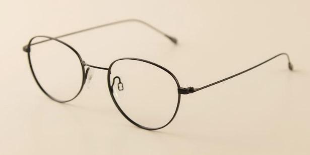 为什么戴眼镜的人有黑眼圈,戴眼镜鼻梁有小红坑