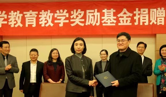 申通创始人去世，高管们自立门户，妻子陈小英出招改变中国快递业