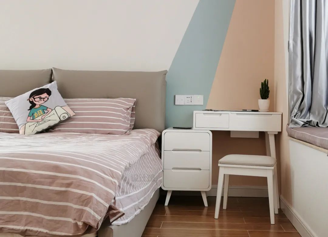 请问插座面板最小的尺寸是多大的,电动窗帘盒插座的预留尺寸是多少