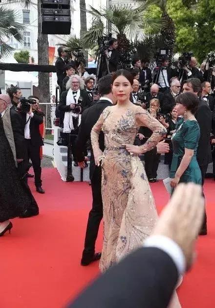 戛纳红毯是不是给钱就能去,走戛纳红毯要花钱买吗