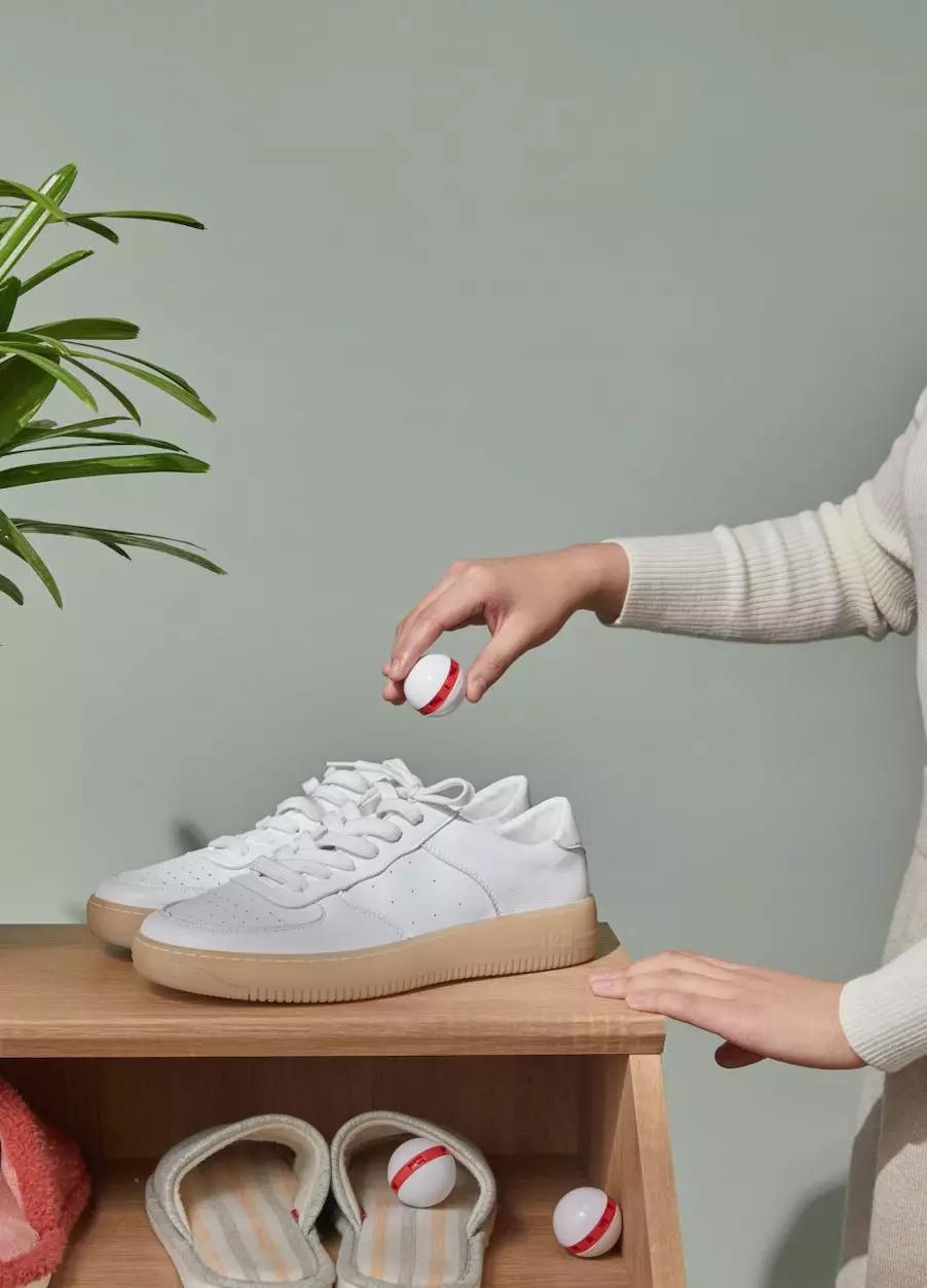 鞋子臭但又不想洗应该怎么做,鞋子臭了但不想洗还要穿怎么办