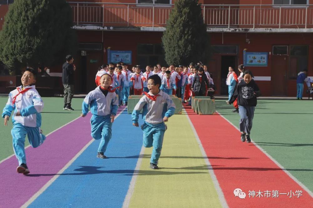 神木第一小学拔河比赛,小学体育优质课简报