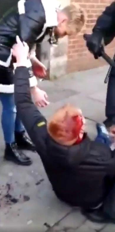 英国17岁男孩暴打警察,16岁足球运动员被打