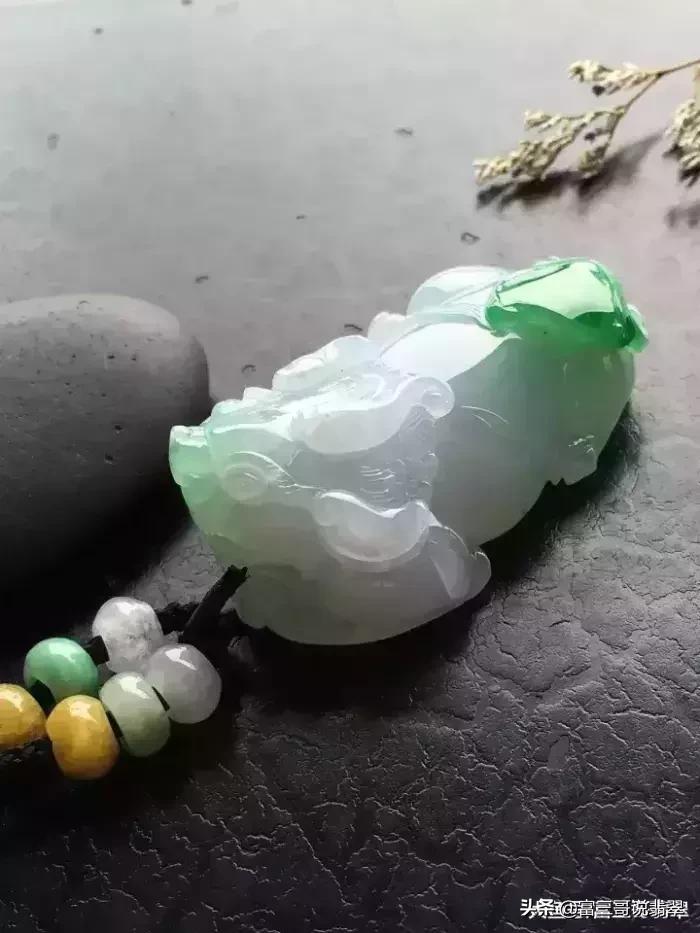 翡翠貔貅戒指正确戴法图片,翡翠貔貅的正确佩戴方法