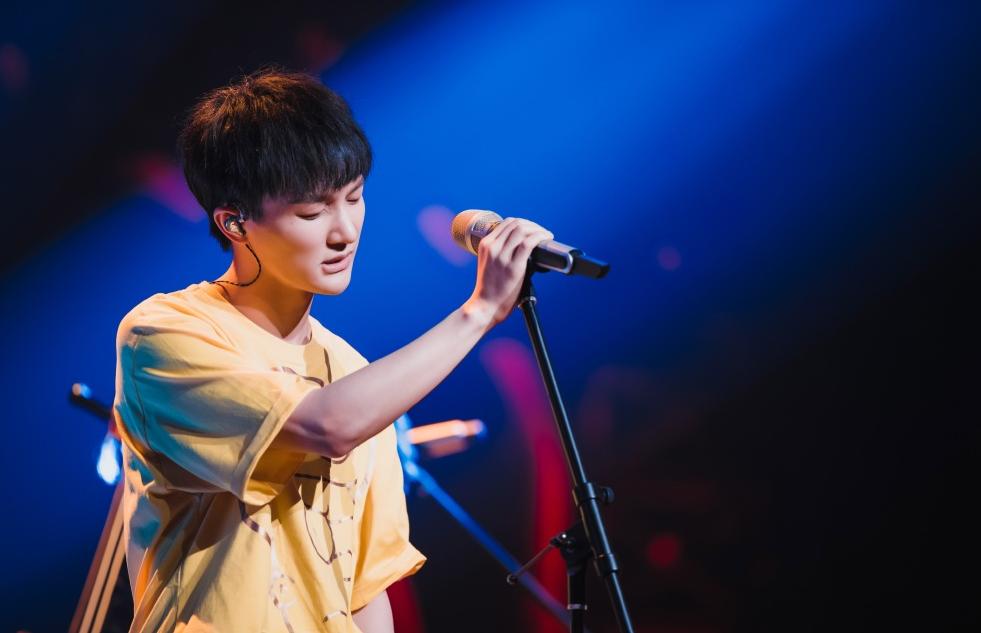 普通人如何提高ktv唱歌水平,怎样在ktv中唱歌最好听