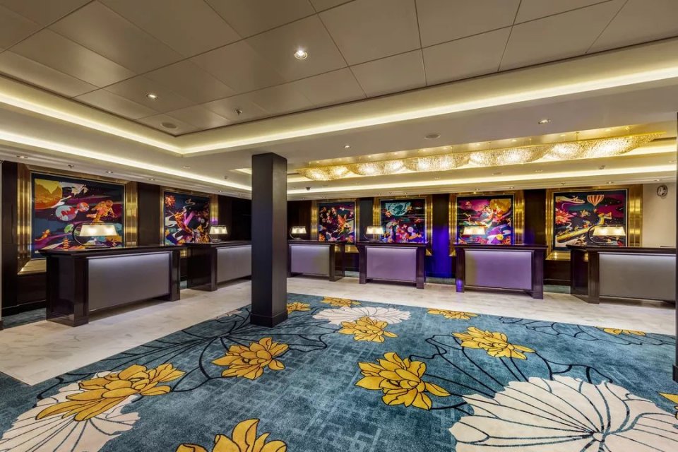 世界梦号邮轮全图,全球最大海上超级城堡