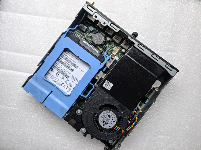 还没有曾经一个光驱大的电脑,东西虽小五脏俱全啊。