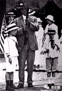 英国国王怎么也想不到，给他设计的童装在157年后火成这样