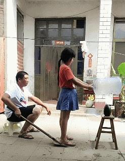 开心一刻gif搞笑动图,搞笑gif段子看起来能量满满