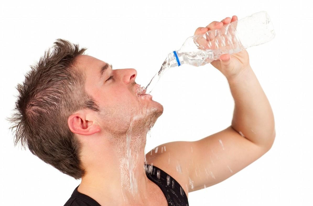 体内湿气重还能多喝水吗,湿气重的人能多喝茶吗