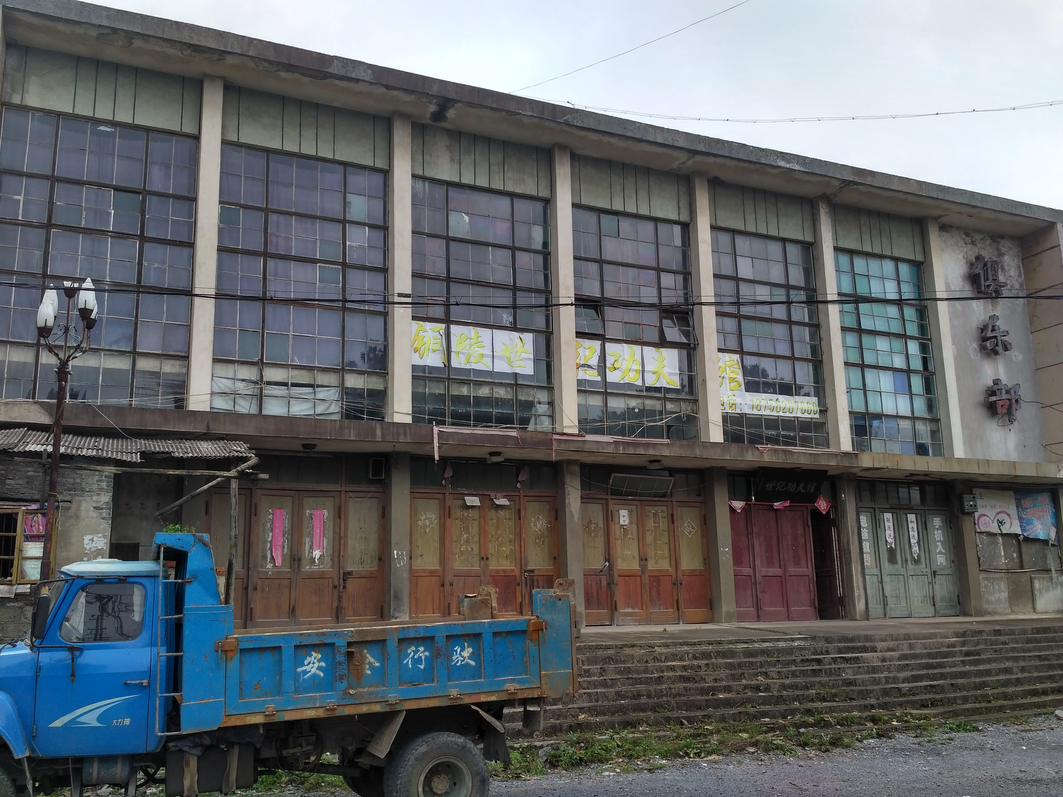 摩友一起骑行的视频,与摩友一起川藏