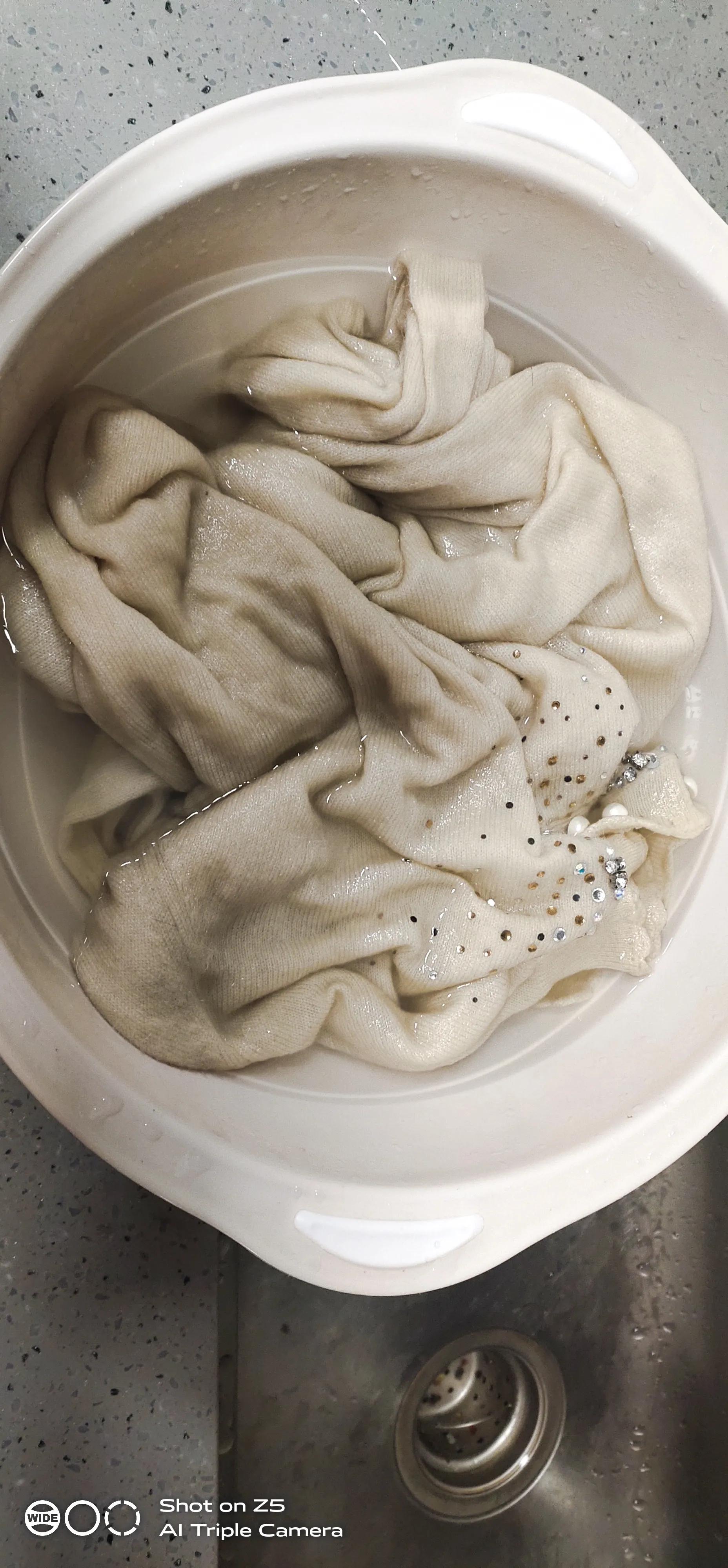 毛衣缩水了怎样才能让它恢复原样,毛衣严重缩水的补救方法