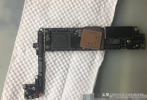 维修iPhone7摔不开机故障-杭州华力技术学校