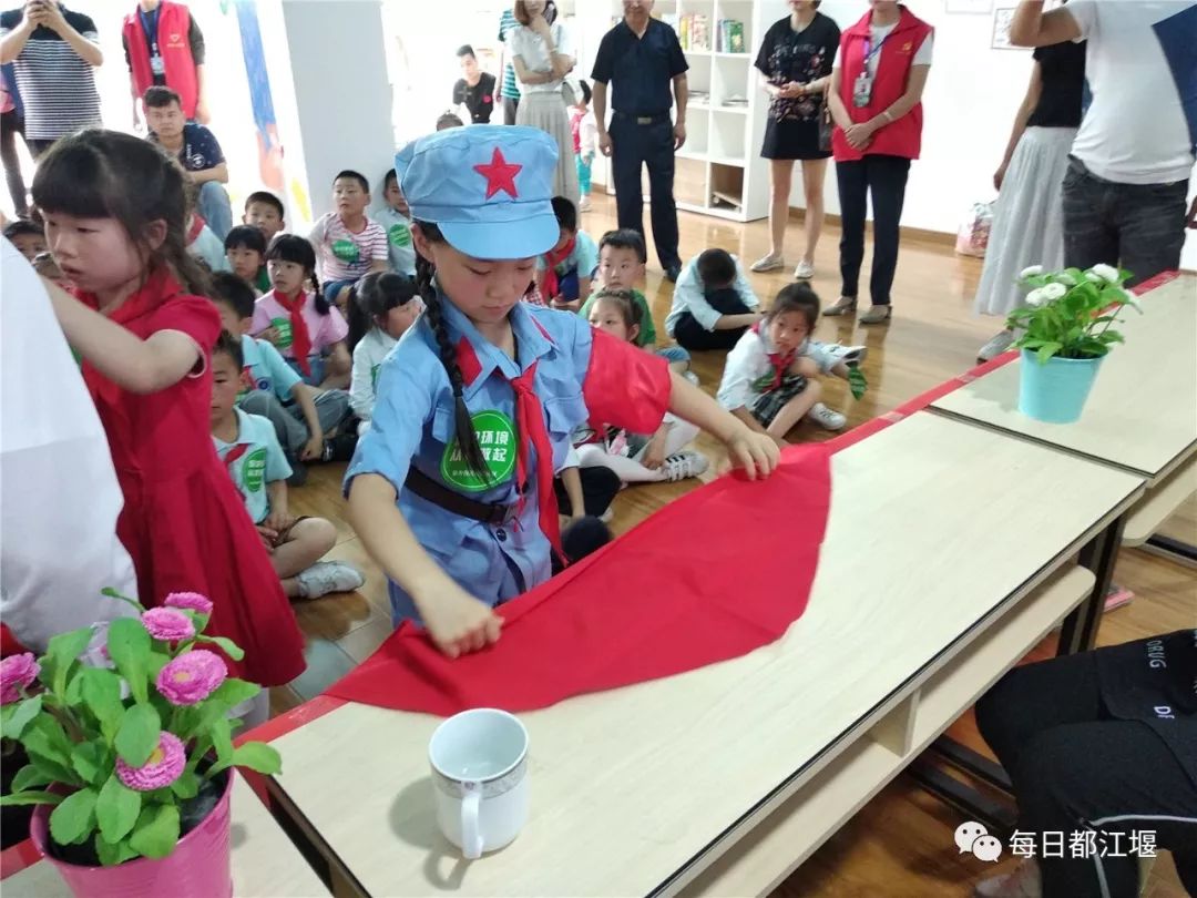 都江堰市幸福镇银杏街道,社区儿童之家都江堰