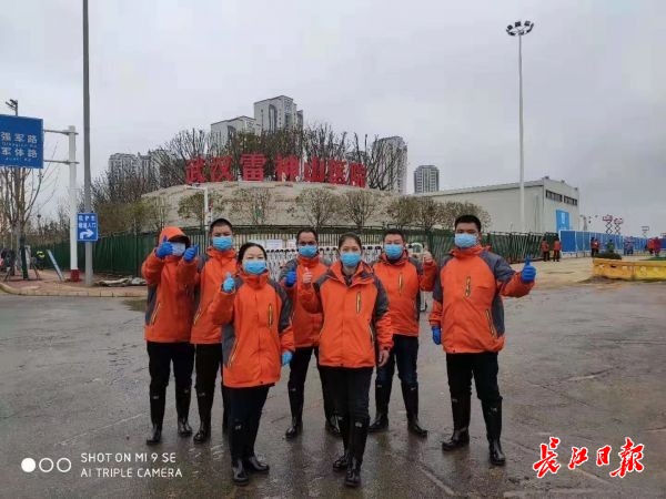 这一次，我放下笔，去雷神山做保洁员