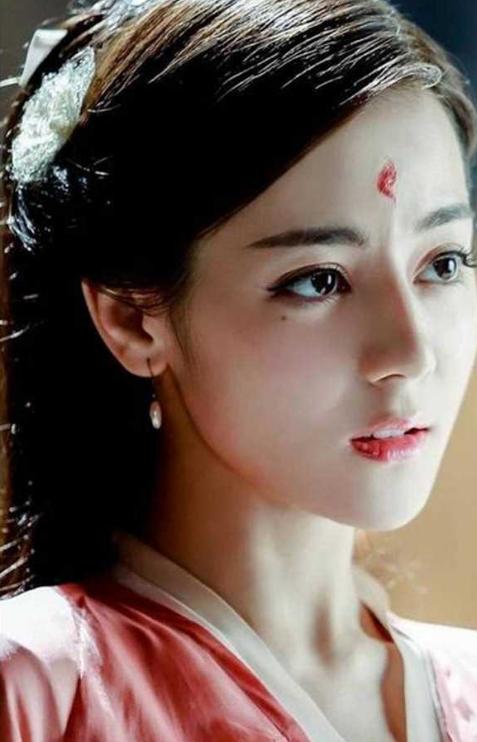 为什么有些人年纪不大，但法令纹却很重？