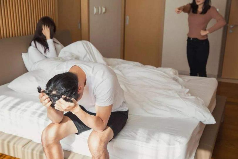 女朋友的闺蜜喜欢上我怎么化解,女朋友和女闺蜜很暧昧怎么办