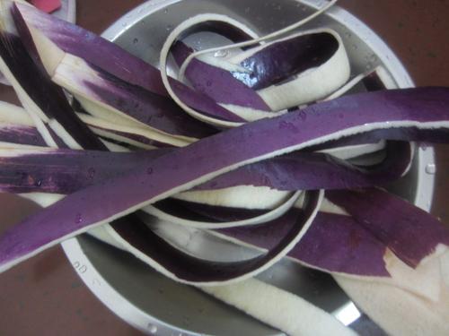 茄子会碱中毒吗,茄子吃多少能引起中毒