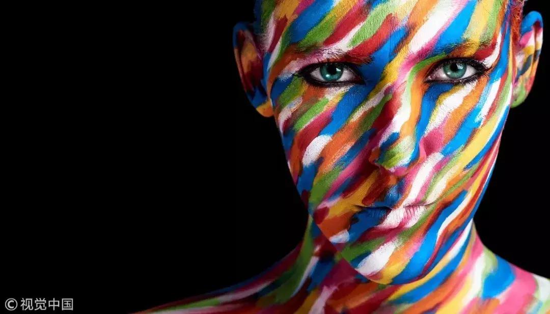 “骂吧，铂爵旅拍咆哮体广告是我做的，我给它打200分”