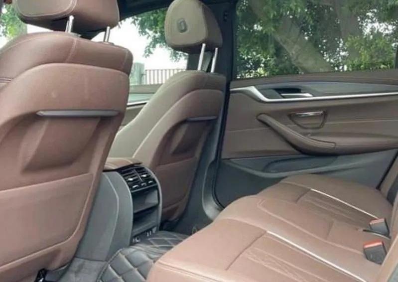 月入15000养得起宝马5系,宝马5系养车一年的费用