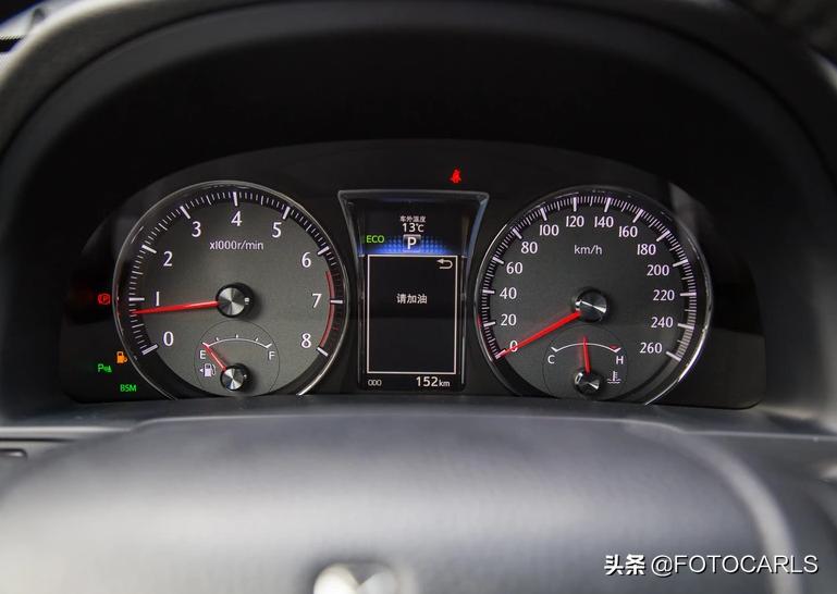 丰田皇冠2.5升四驱豪华版价格,丰田皇冠2024款最新款银色