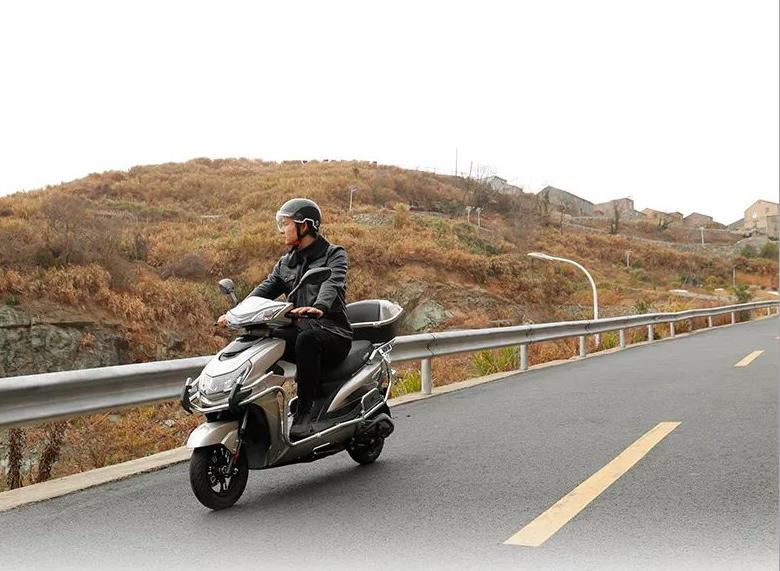 150动力的电摩,动力强劲的小型电摩