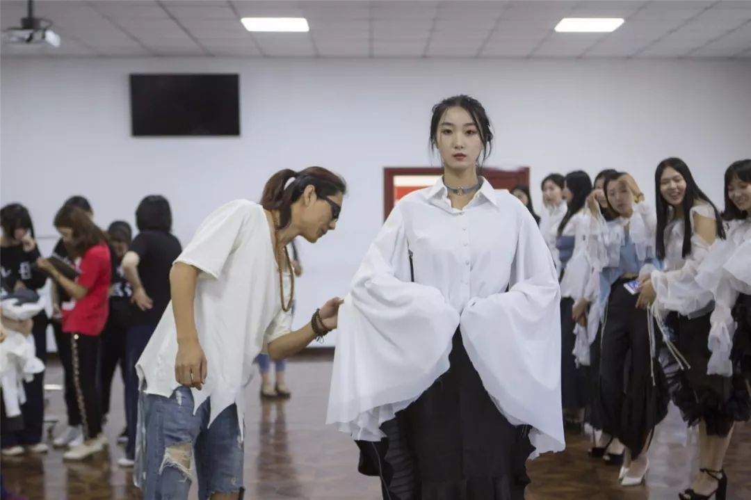 同样是艺术为什么差距那么大,同样是模特为啥气质差距那么大