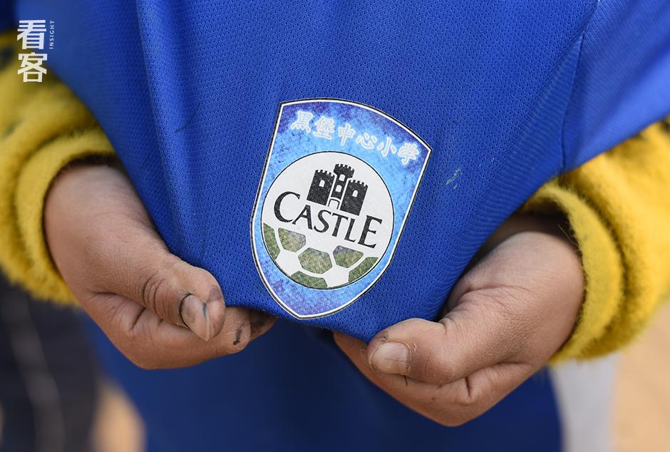 这支秘密发展的乡村足球队，拼命的令人肃然起敬