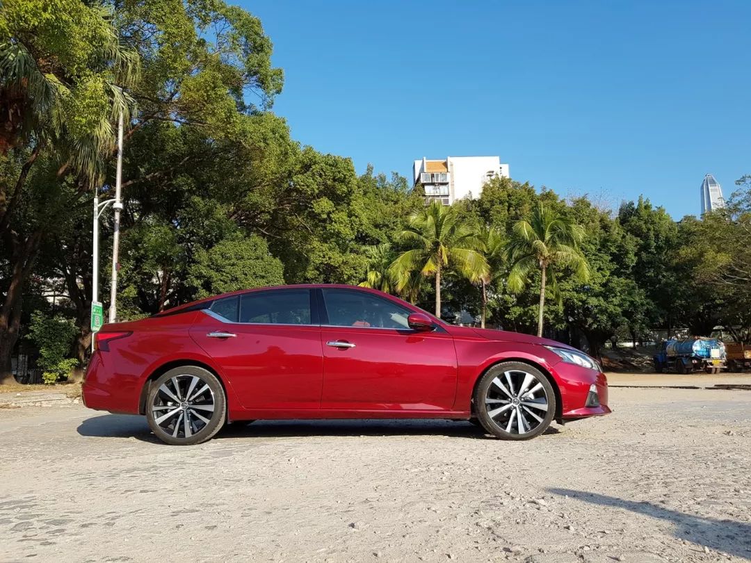 天籁2.0t252马力,一台天籁的成本造价