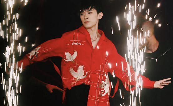 易烊千玺一个人的精彩视频,易烊千玺一个人综艺节目