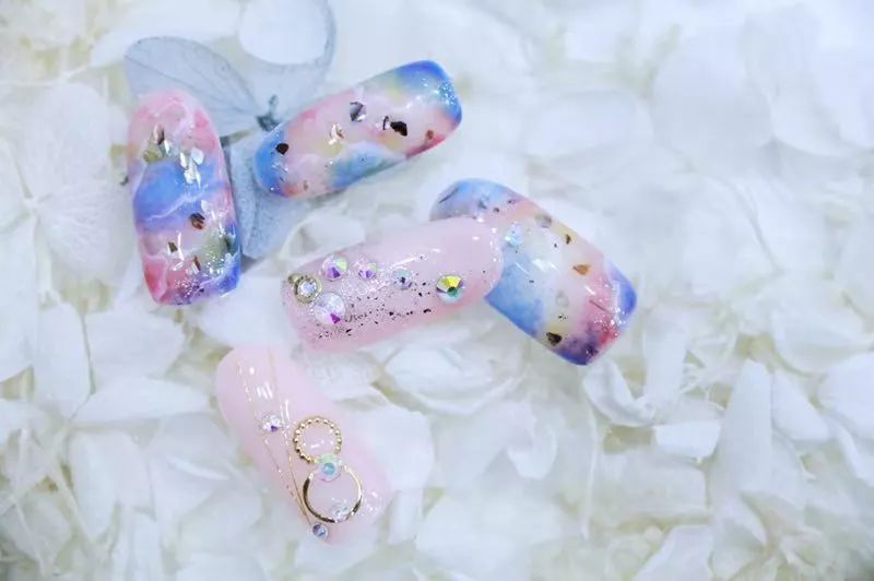 美甲师学一个月能赚多少钱,美甲师能怎么多赚一点钱